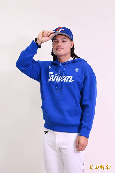 經典賽》龍仔阿姨帶球衣給台灣隊簽名 張育成：「希望有一天一起當隊友」