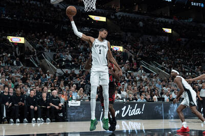 NBA》「法國怪物」溫班亞瑪8分鐘創超扯紀錄 率馬刺拉出9連勝