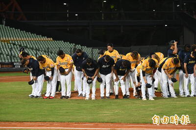 中職》兄弟開季僅1勝陷低潮 隊長王威晨喊話、與學弟互相討論