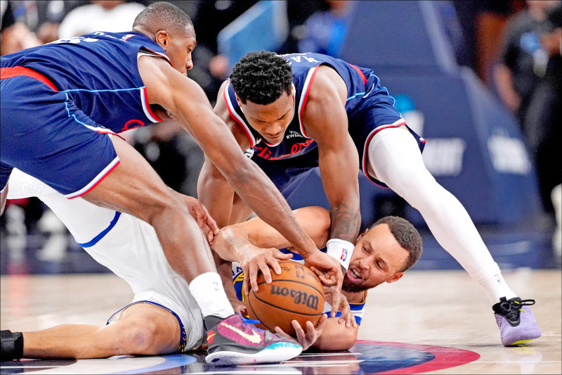 P:0:NBA附加賽》勇士下半場迎神 終結快艇