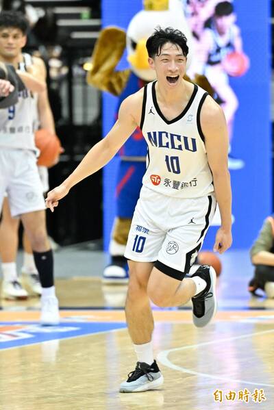 UBA冠軍賽》沒意外！政大42分痛宰國體大 跨季74連勝完成6連霸