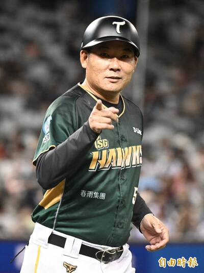 中職》一壘指導教練黃甘霖緊急退場  台鋼球團回應了