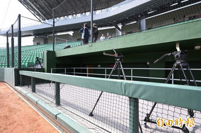 中職》球來就跑？亞太成棒主球場「接球區」潛藏死亡危機