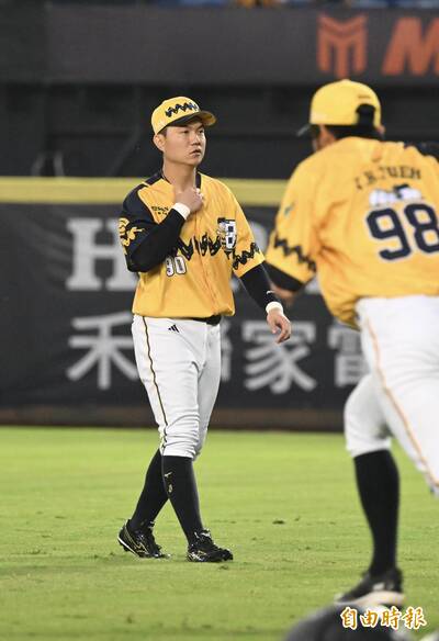 中職》「小可愛」江坤宇重返板凳！兄弟游擊競爭白熱化