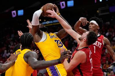 NBA季後賽》詹姆斯28分領軍締里程碑 湖人淘汰火箭次輪挑戰雷霆
