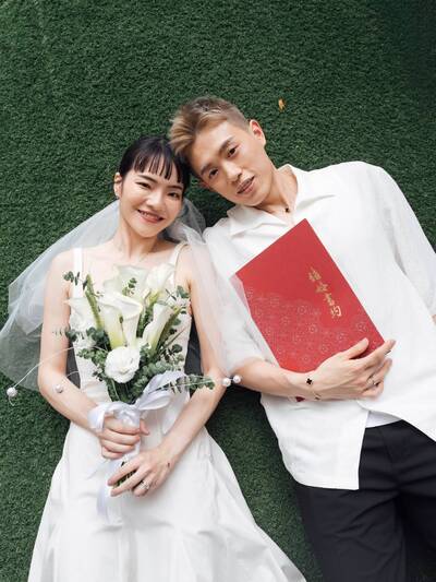 羽球》「左手重砲」林俊易520登記結婚 李洋也有出席見證