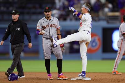 MLB》與道奇貝茲「嘻嘻哈哈」讓57億巨人球星挨批 總裁為他發聲