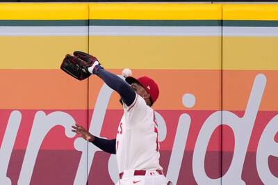 MLB》曾單場沒收三轟 天使阿德爾守備出糗成「頭槌助攻全壘打」