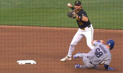 MLB》道奇新星又「敗人品」！爭議滑壘差點鏟人 遭海盜球迷狂噓