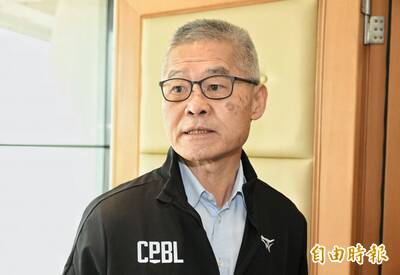 中職》味全球員賽前用手機拍攝活動 聯盟祭出罰款! 中職》味全球員賽前用手機拍攝活動 聯盟祭出罰款!