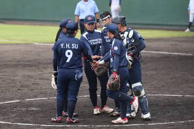 亞運女壘》今勝中國就有望爭金 台灣隊雨中苦戰、比賽因雨暫停中