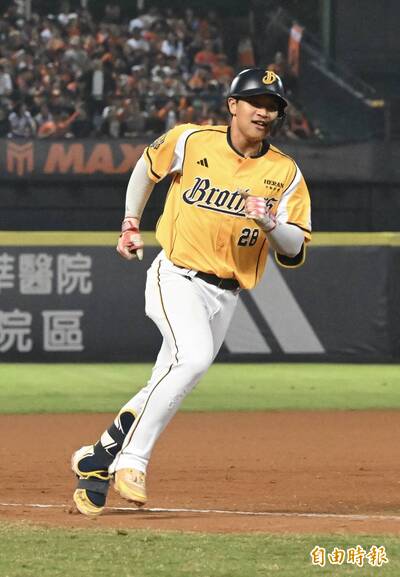 中職》昨低頭沉思、今敲季後賽首轟 張仁瑋延續球隊氣勢