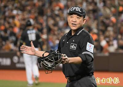 台灣大賽》王俊宏達成100場執法里程碑史上第3人 彭楚雲首度擔任主審 台灣大賽》王俊宏達成100場執法里程碑史上第3人 彭楚雲首度擔任主審