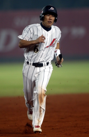 日職金手套荒木雅博 井端弘和五連霸 自由體育