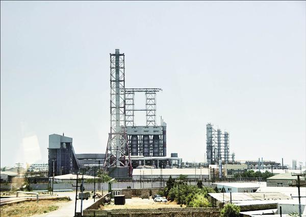 亞塞拜然是產油國，巴庫市內就有石化工廠。（特派記者葉士弘攝）