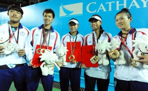 台灣世大運網球男子代表隊奪下男雙金牌,選手李欣翰(左一)還將繼續爭奪網球混雙金牌。圖為台灣網球代表隊參加香港東亞運資料照。(本報資料照‧記者王藝菘攝) 台灣世大運網球男子代表隊奪下男雙金牌,選手李欣翰(左一)還將繼續爭奪網球混雙金牌。圖為台灣網球代表隊參加香港東亞運資料照。(本報資料照‧記者王藝菘攝)