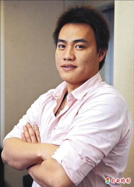 即將加入獅隊的黃志龍,期許自己在中職第一個球季能拿10勝、防禦率在3以下。(記者王敏為攝) 即將加入獅隊的黃志龍,期許自己在中職第一個球季能拿10勝、防禦率在3以下。(記者王敏為攝)