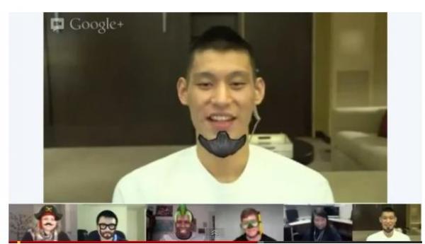 休士頓火箭隊「豪小子」林書豪昨日於Google+舉行「Hangout With Jeremy Lin」的視訊聚會活動,大玩變裝遊戲,扮起「大鬍子」。(圖擷取自林書豪Google+視訊影片) 休士頓火箭隊「豪小子」林書豪昨日於Google+舉行「Hangout With Jeremy Lin」的視訊聚會活動,大玩變裝遊戲,扮起「大鬍子」。(圖擷取自林書豪Google+視訊影片)
