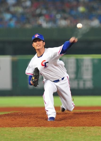 王牌投手陽耀勳在第6局登板,表現精采。(翻攝自《民視新聞台》) 王牌投手陽耀勳在第6局登板,表現精采。(翻攝自《民視新聞台》)