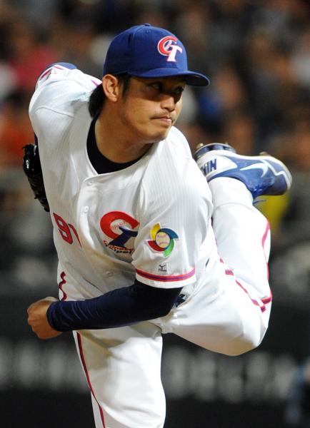 2012世界棒球經典賽資格賽,台灣隊王牌投手陽耀勳前2局表現精彩,飆出3次三振。(資料照,記者王藝菘攝) 2012世界棒球經典賽資格賽,台灣隊王牌投手陽耀勳前2局表現精彩,飆出3次三振。(資料照,記者王藝菘攝)