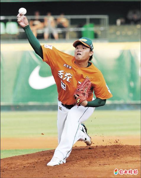 黃志龍去年戰績0勝4敗,將遭大幅減薪。(資料照,記者黃志源攝) 黃志龍去年戰績0勝4敗,將遭大幅減薪。(資料照,記者黃志源攝)