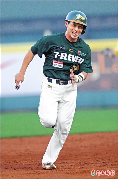 高志綱單場敲3安，還擊出罕見的3分打點一壘安打。（記者張忠義攝）