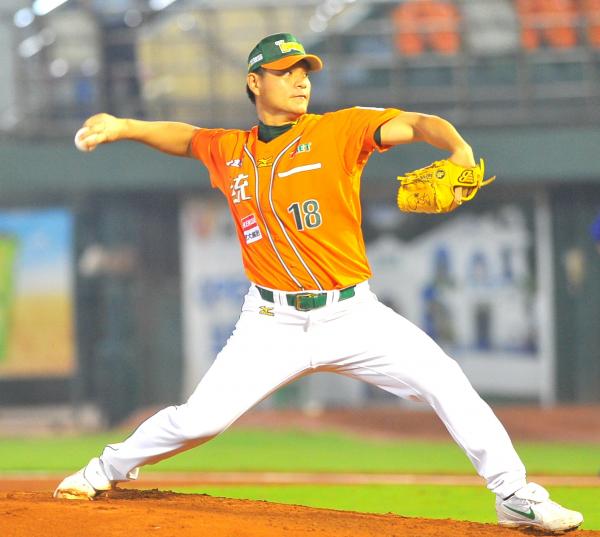 統一潘威倫主投5局失2分,順利收下生涯第110勝。(記者黃志源攝) 統一潘威倫主投5局失2分,順利收下生涯第110勝。(記者黃志源攝)