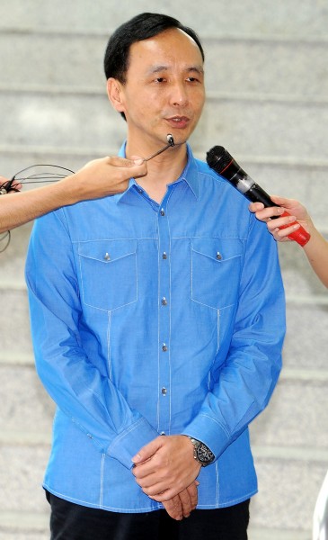 年代與愛爾達之間的轉播合約糾紛,將影響國內足球迷的收視權益,新北市長朱立倫今天也在臉書上以一個足球迷的身分表達抗議。(資料照,記者朱沛雄攝) 年代與愛爾達之間的轉播合約糾紛,將影響國內足球迷的收視權益,新北市長朱立倫今天也在臉書上以一個足球迷的身分表達抗議。(資料照,記者朱沛雄攝)