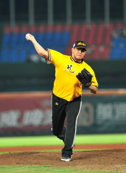 中信兄弟先發投手桑契斯目前被打出3支安打,沒有失分,送出4次三振。(資料照,記者廖耀東攝) 中信兄弟先發投手桑契斯目前被打出3支安打,沒有失分,送出4次三振。(資料照,記者廖耀東攝)