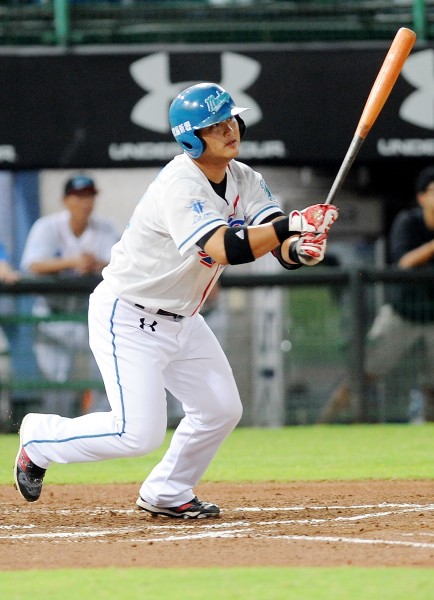 郭嚴文、陳俊秀(見圖)才打完亞運,今天又「趕場」打中職,不過兩人火力不減。(記者朱沛雄攝) 郭嚴文、陳俊秀(見圖)才打完亞運,今天又「趕場」打中職,不過兩人火力不減。(記者朱沛雄攝)