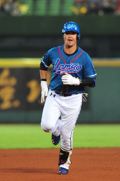 林智勝擊出陽春全壘打。(記者廖耀東攝) 林智勝擊出陽春全壘打。(記者廖耀東攝)