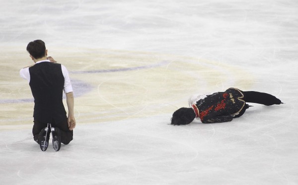 滑冰大賽中日選手對撞仍帶傷撐完比賽- 自由體育