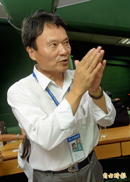 中信兄弟領隊李文彬表示,提出比羅嘉仁還好的條件,依然無法與倪福德簽約。(資料照,記者林正堃攝) 中信兄弟領隊李文彬表示,提出比羅嘉仁還好的條件,依然無法與倪福德簽約。(資料照,記者林正堃攝)