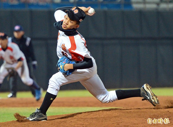 長安國中先發投手許雲奕主投5.2局飆出7次三振無失分,助隊擊敗日本宮崎隊。(記者王藝菘攝) 長安國中先發投手許雲奕主投5.2局飆出7次三振無失分,助隊擊敗日本宮崎隊。(記者王藝菘攝)