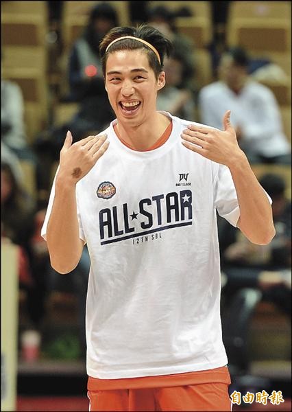 林力仁贏得三分球大賽冠軍。（記者林正堃攝）