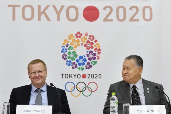 國際奧會副主席John Coates(左)和東京奧組會主席森喜朗(右)在東京召開記者會。(法新社) 國際奧會副主席John Coates(左)和東京奧組會主席森喜朗(右)在東京召開記者會。(法新社)