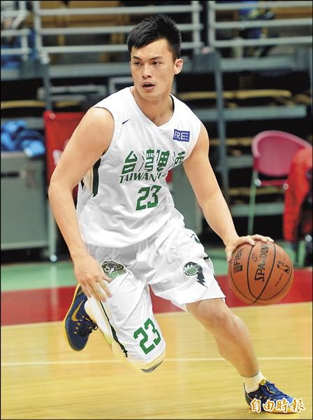台啤呂奇旻今夏歷經膝傷,努力復健終重返球場,將扮演台啤季後賽奇兵。(記者林正堃攝) 台啤呂奇旻今夏歷經膝傷,努力復健終重返球場,將扮演台啤季後賽奇兵。(記者林正堃攝)
