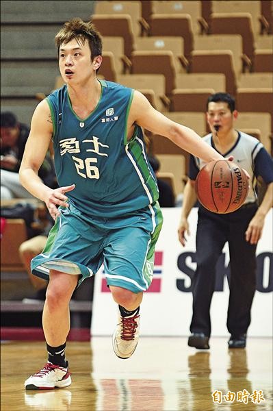 勇士張容軒季後賽表現不佳,背水一戰希望自己能振作。(資料照,記者陳志曲攝) 勇士張容軒季後賽表現不佳,背水一戰希望自己能振作。(資料照,記者陳志曲攝)