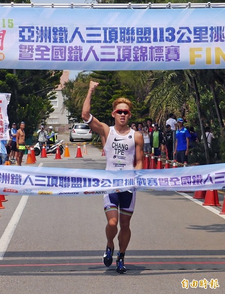 張團畯最後關頭靠著跑步逆轉,成功奪下男子組冠軍。(記者卓佳萍攝) 張團畯最後關頭靠著跑步逆轉,成功奪下男子組冠軍。(記者卓佳萍攝)
