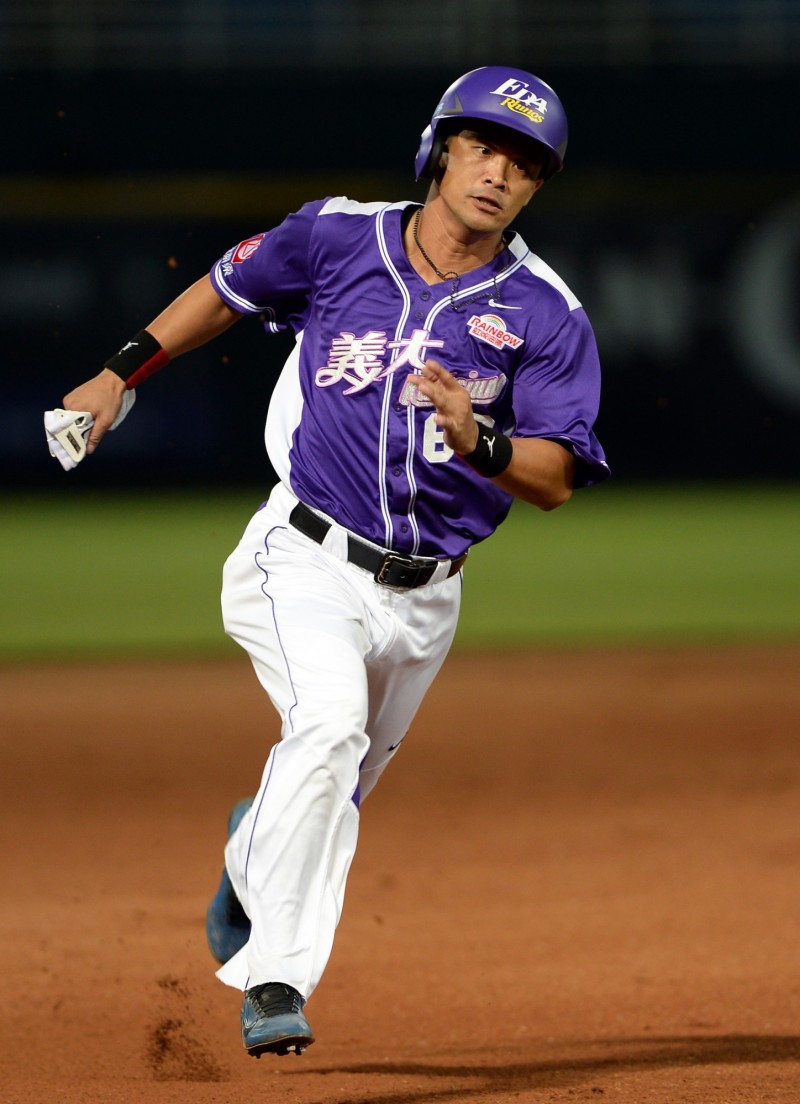 ｢火哥」張建銘手感發燙，單場三安打。（資料照，記者林正堃攝）