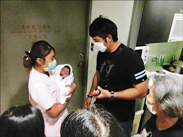 黃鈞聲前天喜獲麟兒，昨天則到台南比賽。（黃鈞聲提供）
