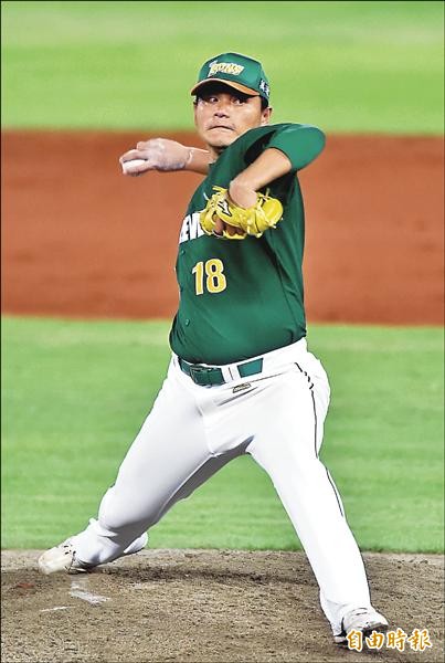 潘威倫先發6局0失分,加上隊友打擊爆發,領獅隊以13:4大勝犀牛。(記者張忠義攝) 潘威倫先發6局0失分,加上隊友打擊爆發,領獅隊以13:4大勝犀牛。(記者張忠義攝)