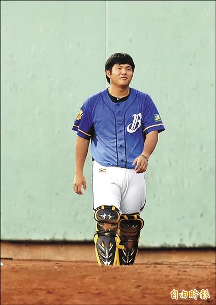 中信兄弟捕手黃鈞聲最近升格當爸。(記者廖耀東攝) 中信兄弟捕手黃鈞聲最近升格當爸。(記者廖耀東攝)