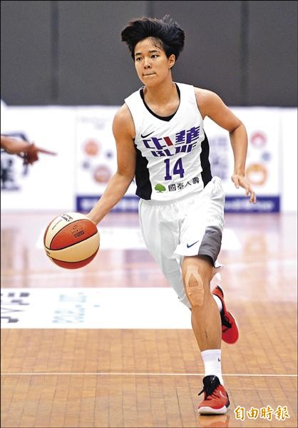 小將魏于淳攻守俱佳，拿下14分、4籃板、3助攻。（記者林正堃攝）