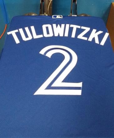 藍鳥杜洛威斯基的球衣開賣啦！（取自網路）