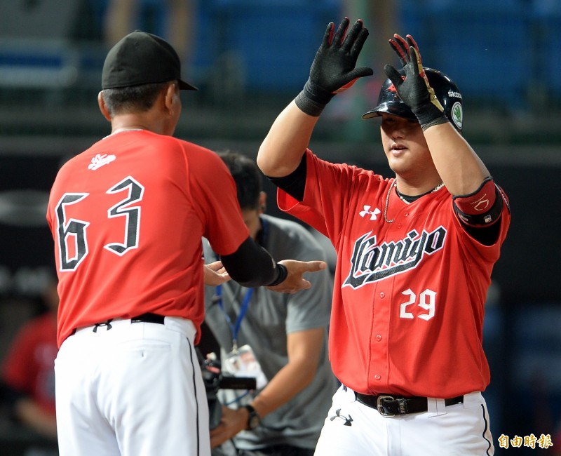 陳俊秀轟出3分砲（記者林正堃攝）