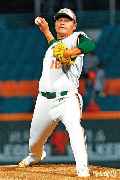 統一獅潘威倫對猿隊先發8局只失1分,拿下暌違近兩年對戰先發勝投。(記者陳志曲攝) 統一獅潘威倫對猿隊先發8局只失1分,拿下暌違近兩年對戰先發勝投。(記者陳志曲攝)