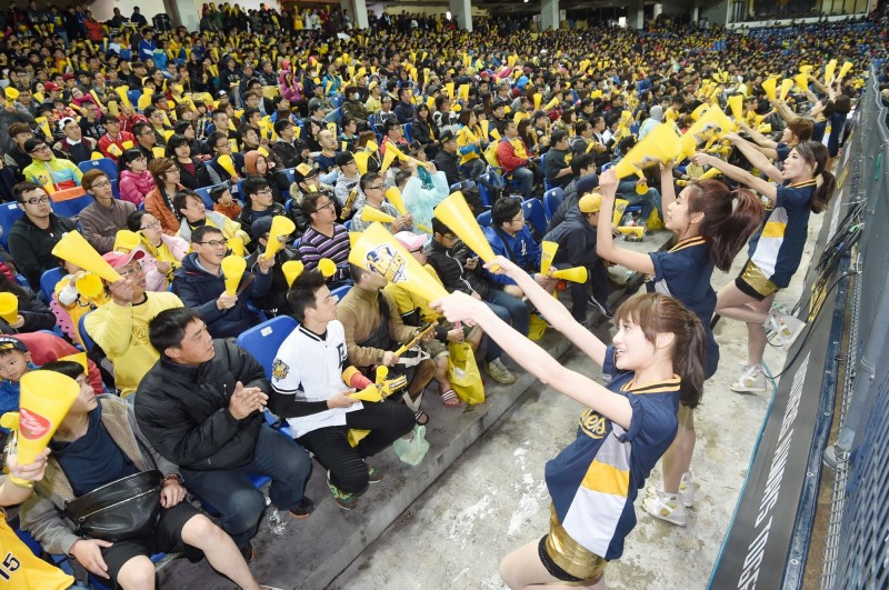 昨有兄弟球迷辱罵陳俊秀，甚至被現場廣播告誡。（資料照，記者廖耀東攝）