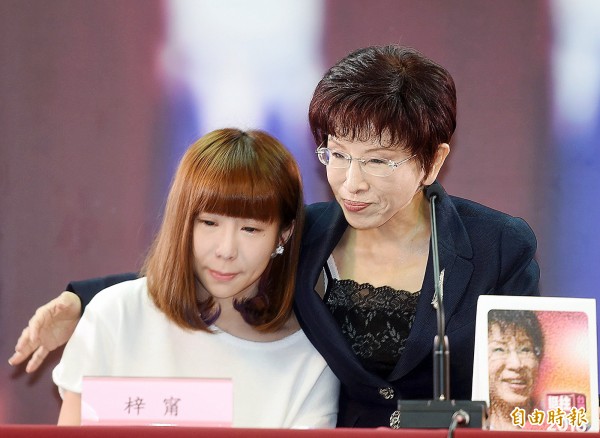 「伊梓帆」之一的董梓甯被網友截圖在臉書上和球迷互嗆,引起討論。(資料照,記者方賓照攝) 「伊梓帆」之一的董梓甯被網友截圖在臉書上和球迷互嗆,引起討論。(資料照,記者方賓照攝)