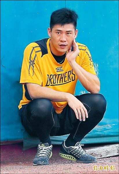 誠泰2005年7月21日在加賽奪得上半季冠軍,當時就讀嘉義高工的林煜清正好是場邊球僮。(資料照,記者吳清正攝) 誠泰2005年7月21日在加賽奪得上半季冠軍,當時就讀嘉義高工的林煜清正好是場邊球僮。(資料照,記者吳清正攝)